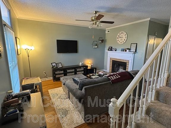 3rd image of 121 Lakebrink Dr