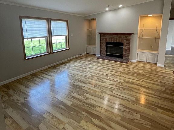 4th image of 124 Karen Cir