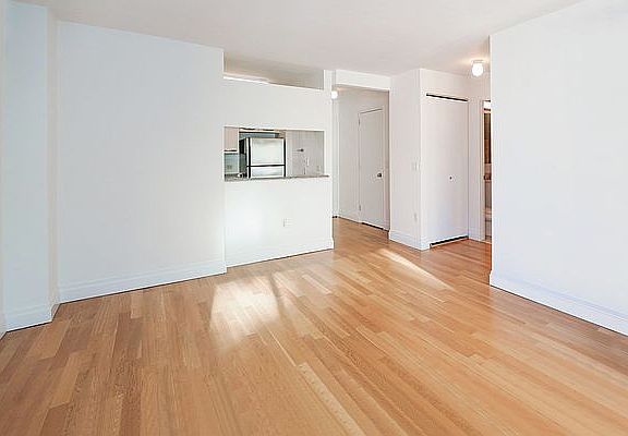 4th image of 150 E 44th St APT 23D