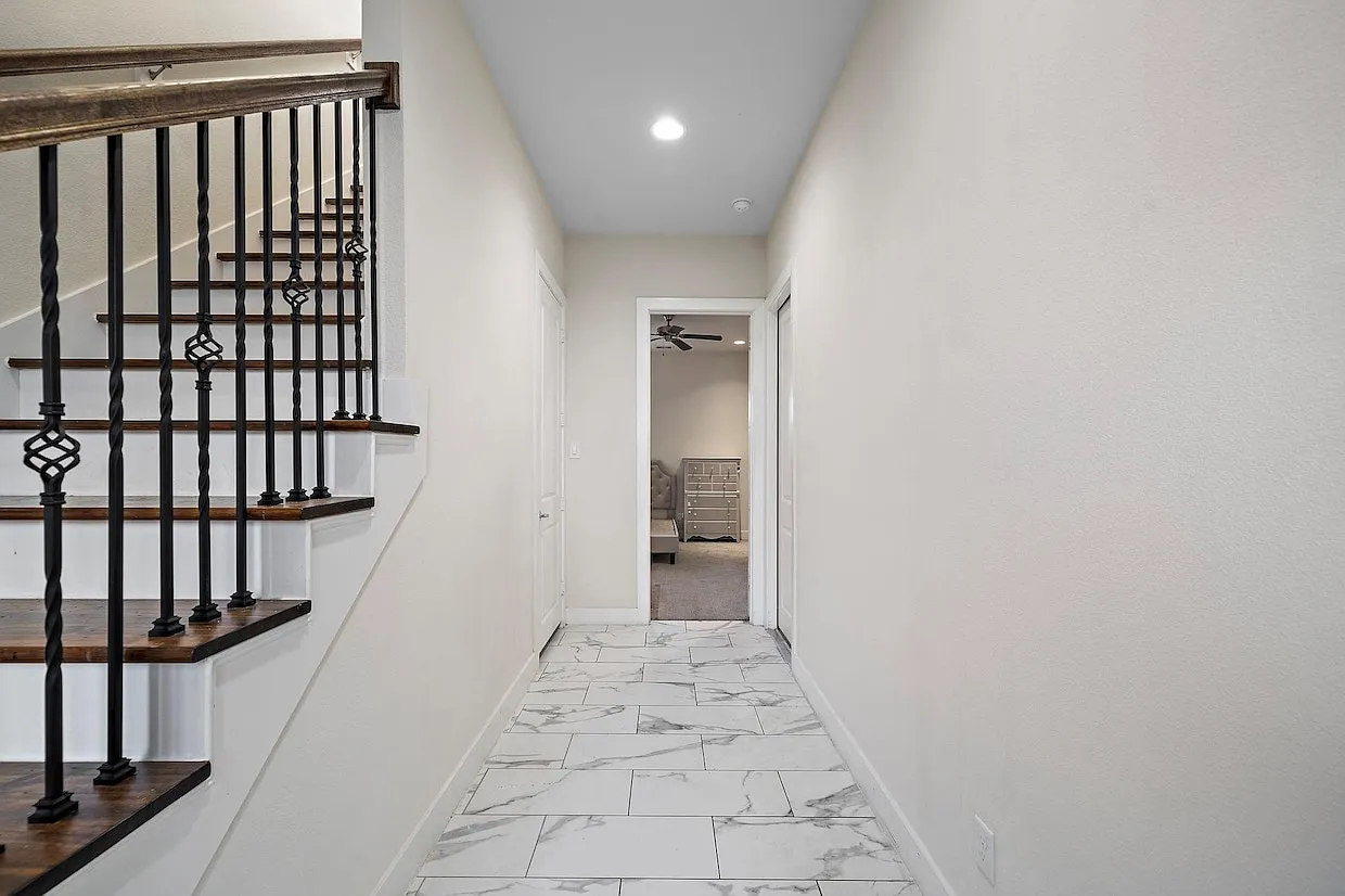 3 bed, 2.5 bath, 1613 sqft, $2,400 — Photo 4