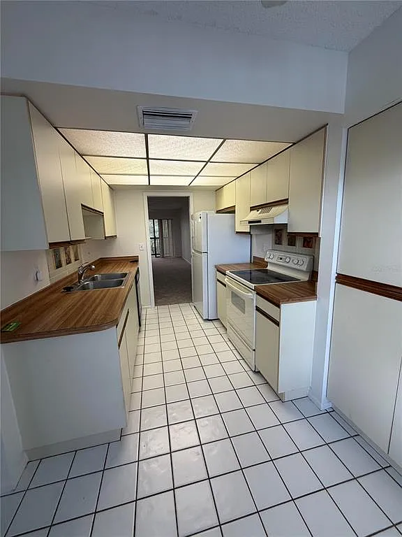 2 bed, 2.0 bath, 1001 sqft, $1,300 — Photo 3