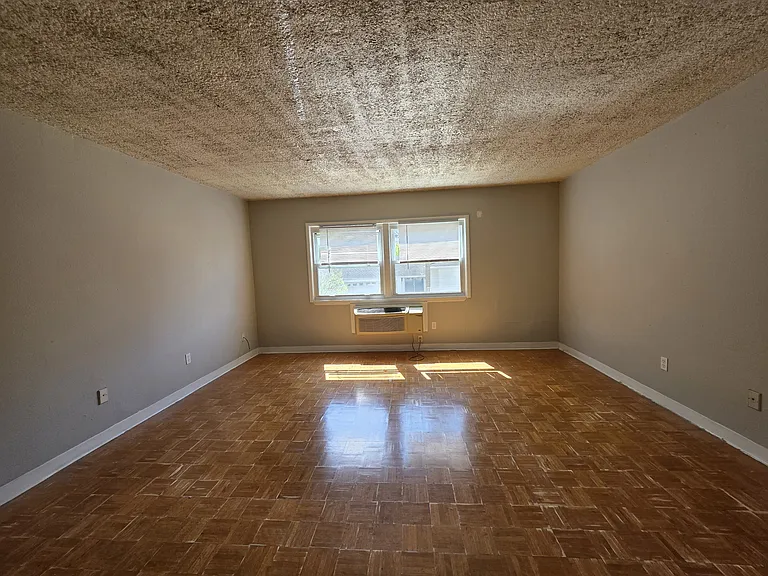 31 Austin St #B5 — Photo 6