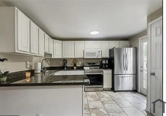 12355 Bonfire Dr — Photo 2