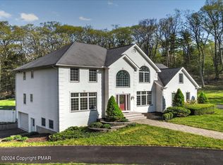 119 Pinetop Ct, Stroudsburg, PA 18360