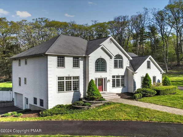 119 Pinetop Ct, Stroudsburg, PA 18360