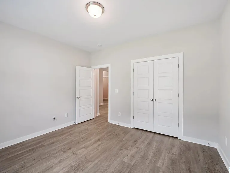 7944 Saint James Dr — Photo 18