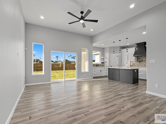 5th image of 212 N Janet Cir