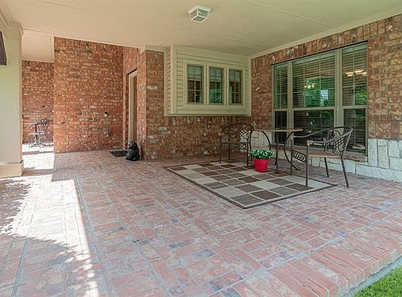 3rd image of 313 Lakefront Ct