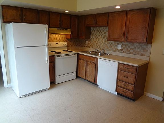 2nd image of 1304 S Essex Ct