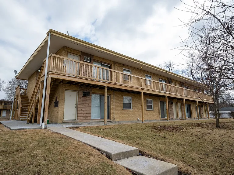 15311-02 Kilpatrick Ave — Photo 1