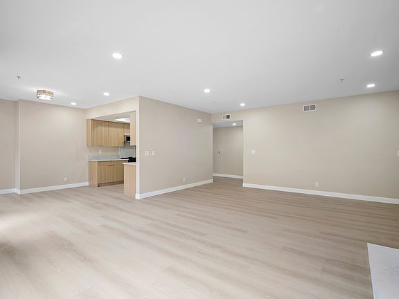 4th image of 1114 Campbell St APT 206