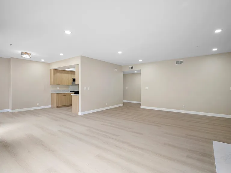 1114 Campbell St #206 — Photo 4
