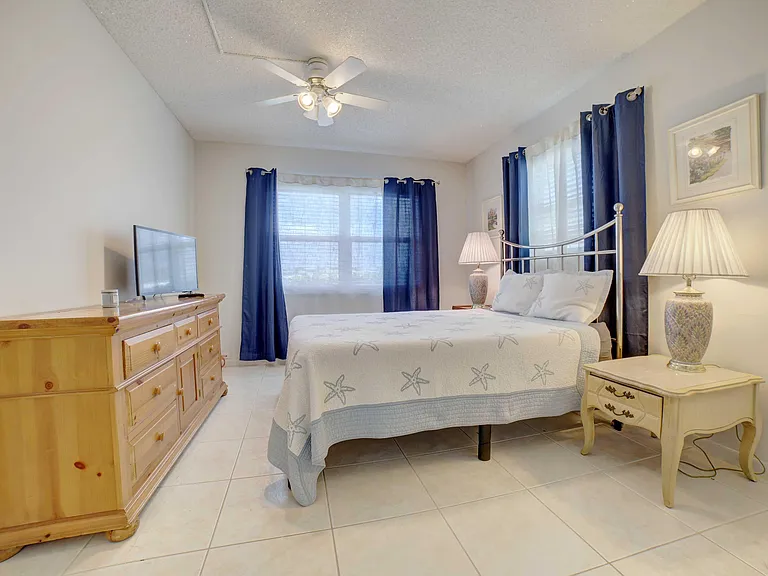 1801 Ocean Dr #110 — Photo 4