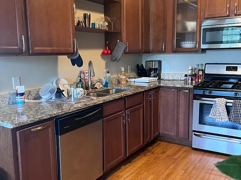 2517 Bryant Ave S #103 — Photo 5