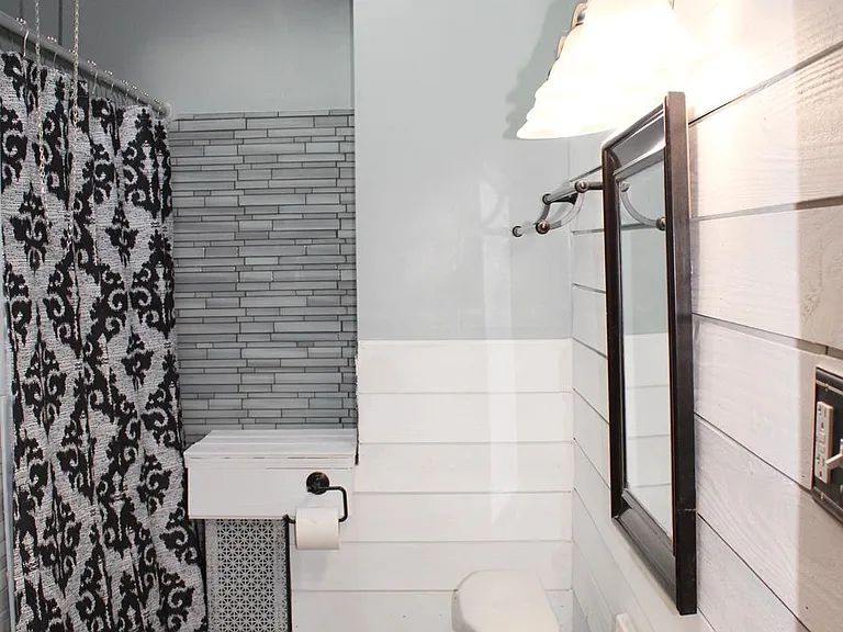 184 W Luray St — Photo 12