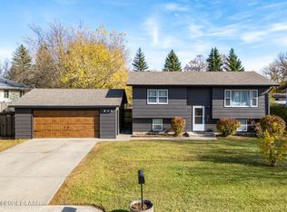 806 Lowell St, Crookston, MN 56716