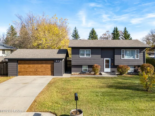 806 Lowell St, Crookston, MN 56716