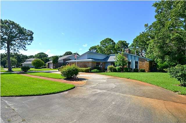 1st image of 13 Country Club Dr E