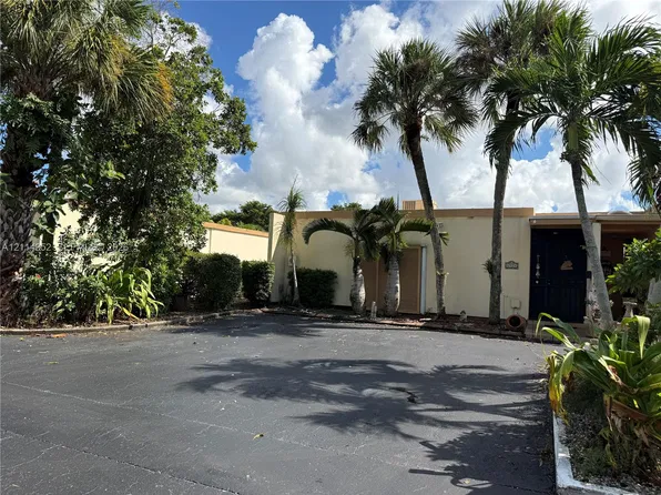 6924 Crown Gate Dr #6924, Hialeah, FL 33014