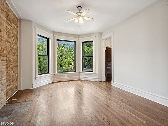 5th image of 814 W Newport Ave