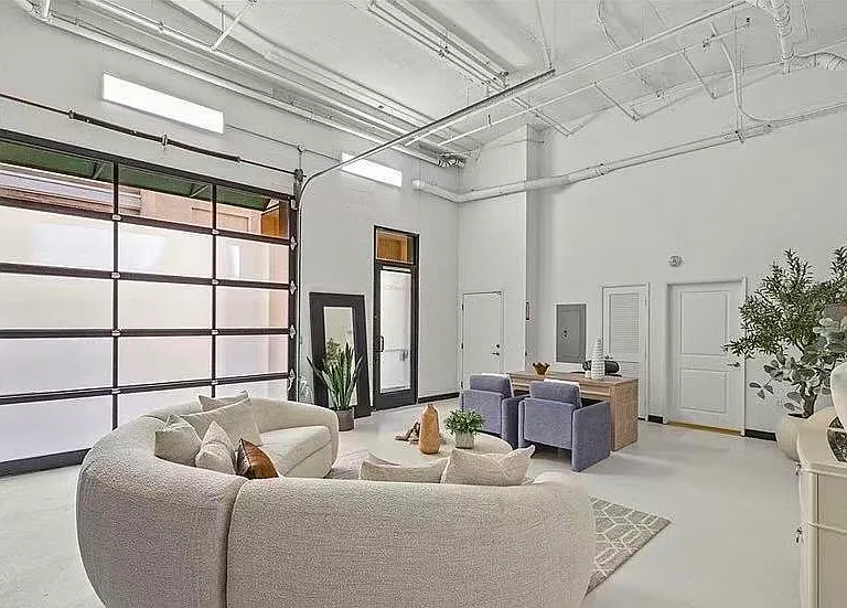410 W Main St — Photo 1
