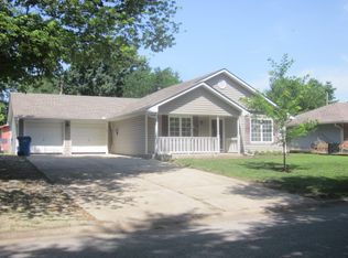 302 19th Ave N, Greenwood, MO 64034