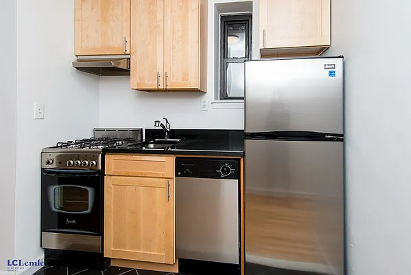 Rented by LC Lemle Real Estate Group | media 10