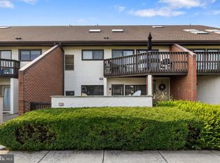 680 Geneva Dr APT 14, Mechanicsburg, PA 17055