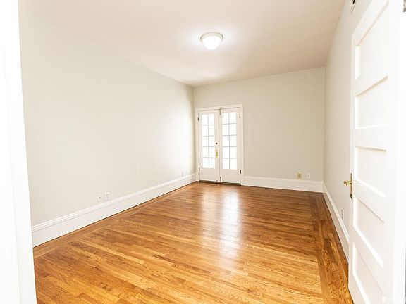 5th image of 2653 Sacramento St