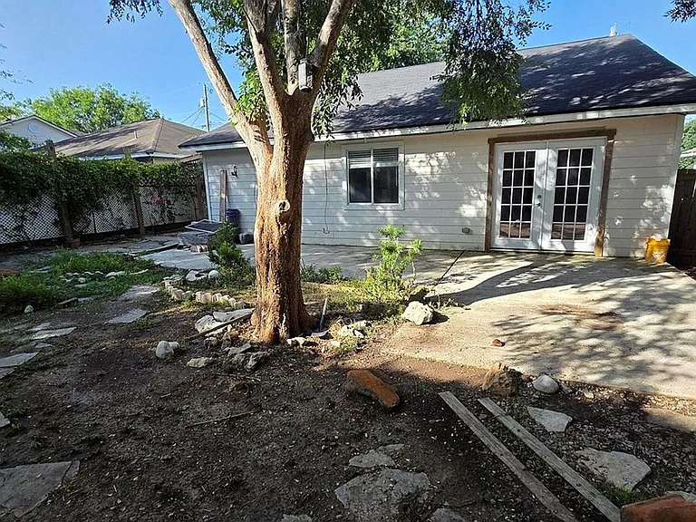 121 Amelia Ct — Photo 4