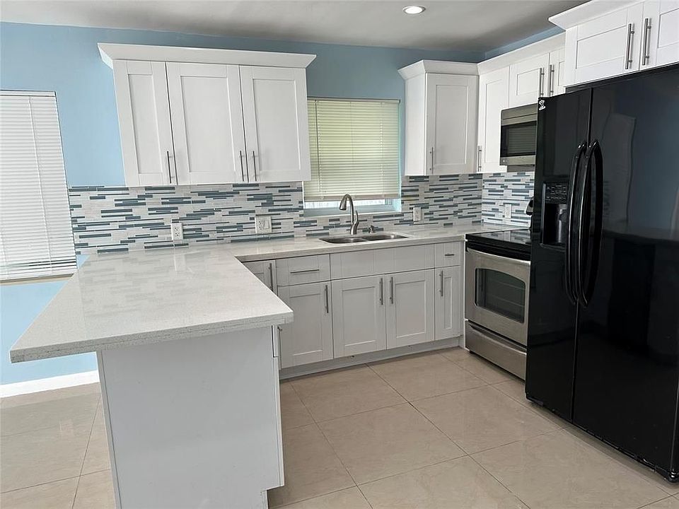 1st image of 2819 Plunkett St