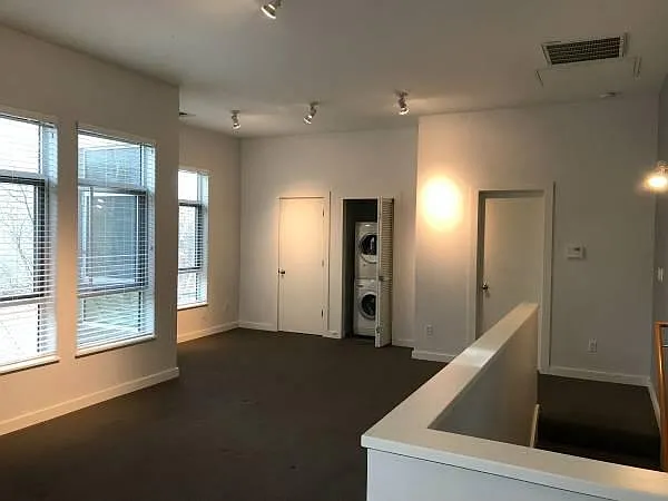 2800 Mandela Pkwy — Photo 6
