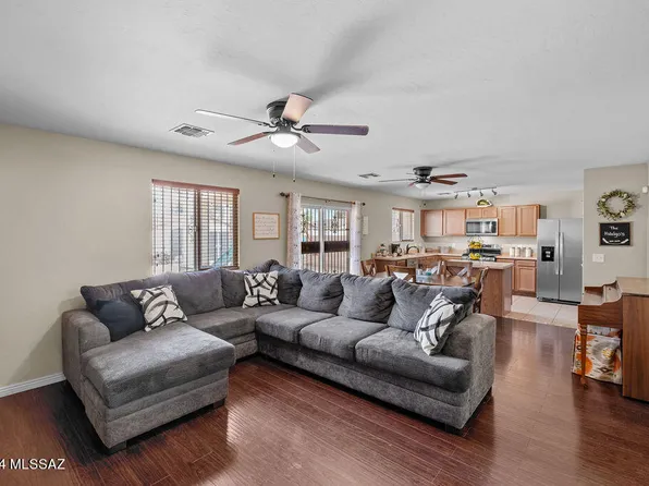 8350 W Razorbill Dr, Tucson, AZ 85757