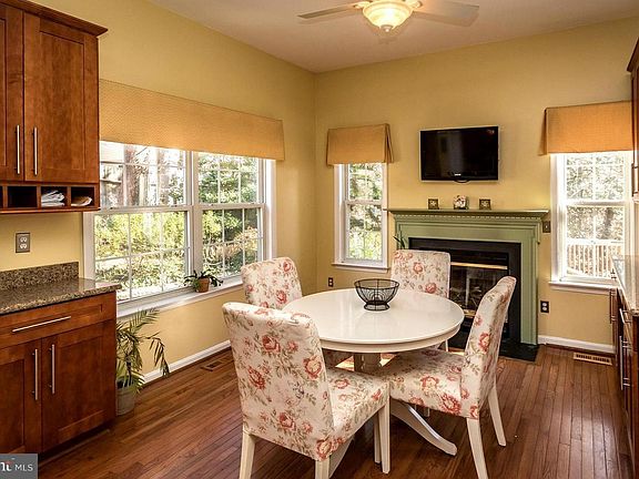 kitchen nook/fireplace