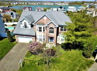 21 Fritz Dr, Sayreville, NJ 08872