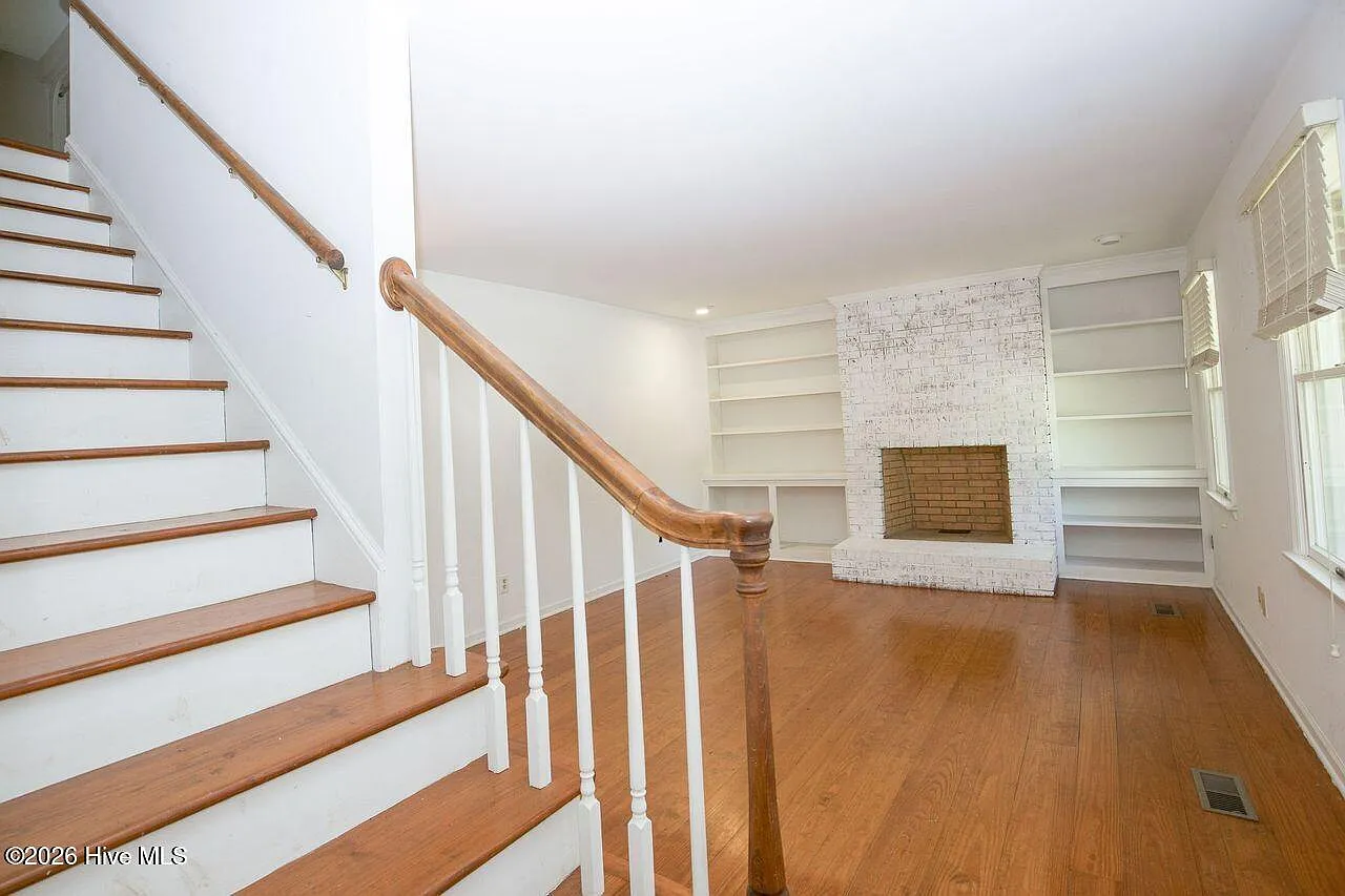 3 bed, 2.0 bath, $2,000 — Photo 4