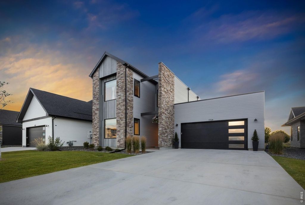 1724 Barefoot Dr