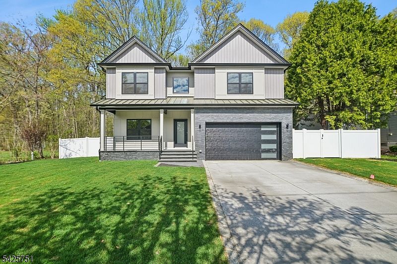 1st image of 136 Irwin St