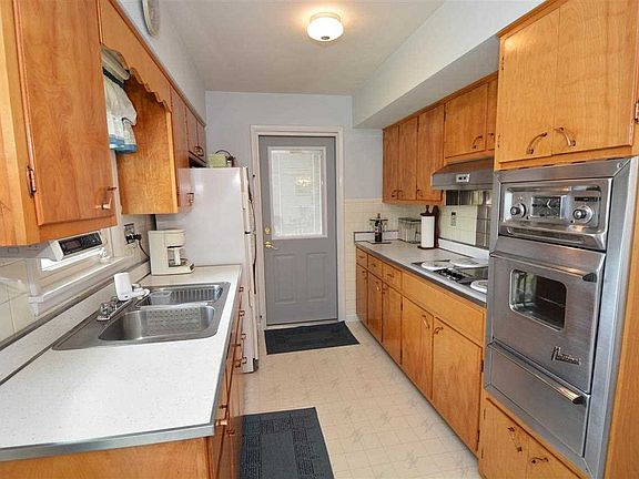 4th image of 2806 Leslie Dr