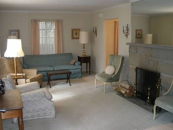 Living Room/Fireplace