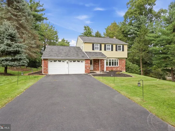 201 Creekwood Dr, Feasterville, PA 19053