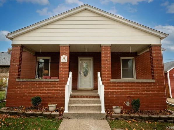 3821 6th St, Wyandotte, MI 48192