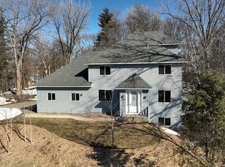 366 Cimarron Rd, Apple Valley, MN 55124