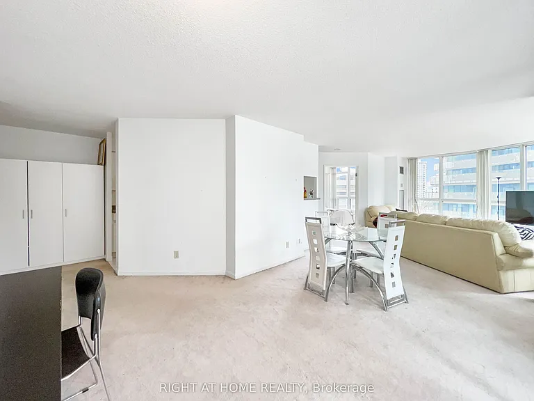 24 Wellesley St W #1113 — Photo 16