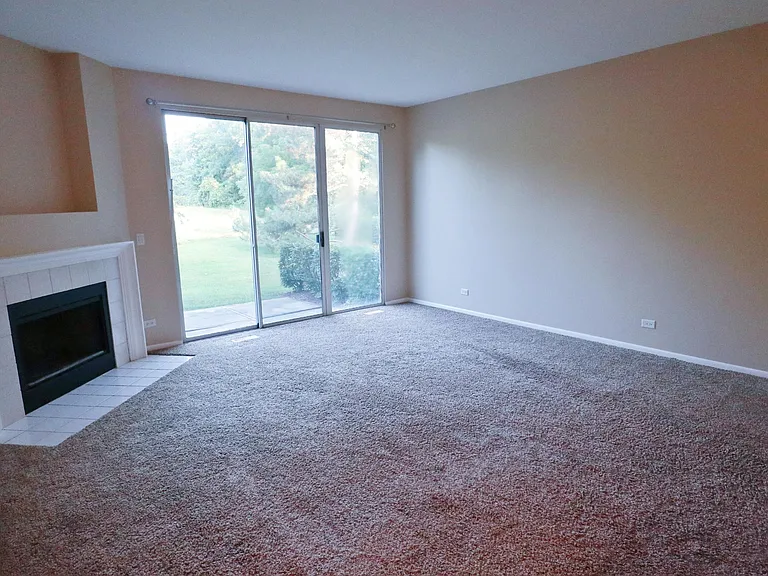 574 Woodcrest Dr — Photo 3