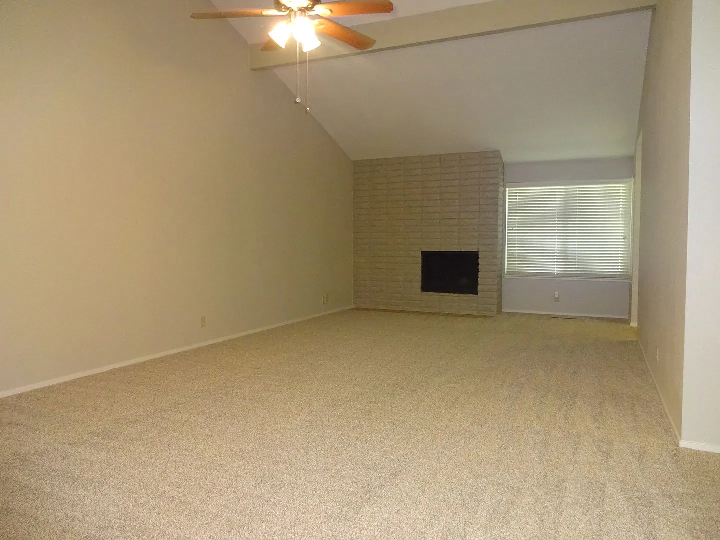 Espana West, Simply Gorgeous and All Single Story! — Photo 2