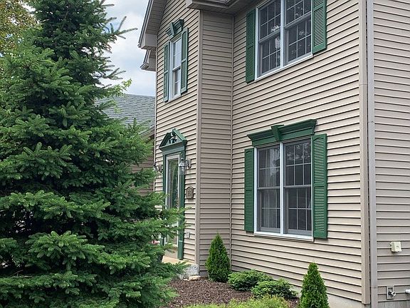 3rd image of 1218 Country Dr
