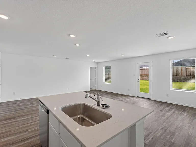 40818 Hawthorne Glades St — Photo 10