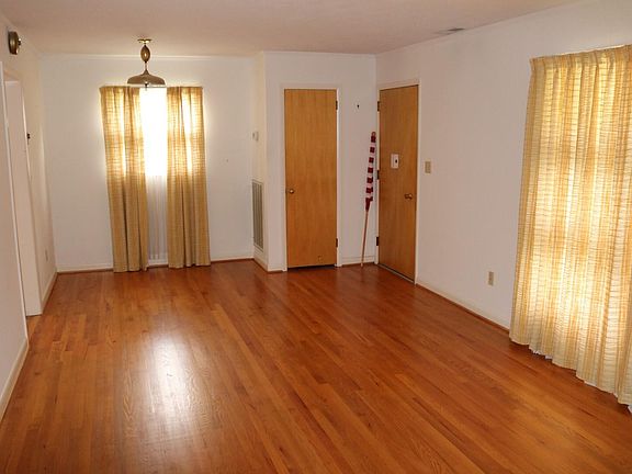 3rd image of 108 Mayor Ave