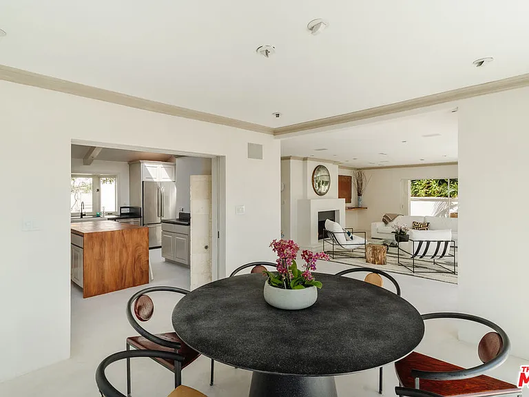 8706 Sunset Plaza Pl — Photo 11